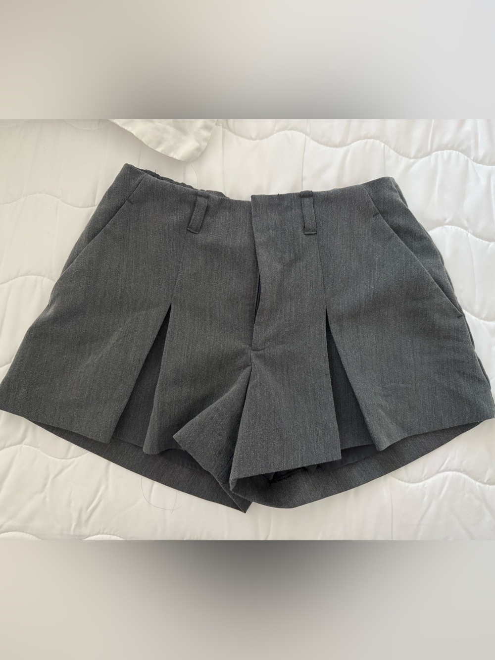 Abercrombie & Fitch Gray High Waist Pleated Women's Shorts
